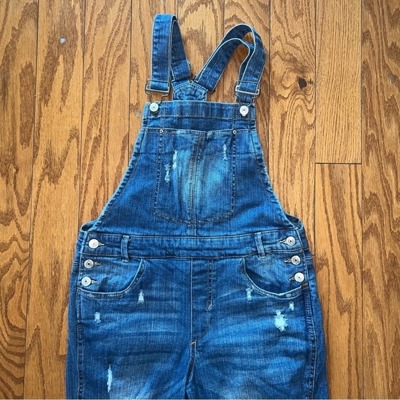 Almost Famous Medium Wash Distressed Skinny Denim Overalls Size 5 - Picture 13 of 13